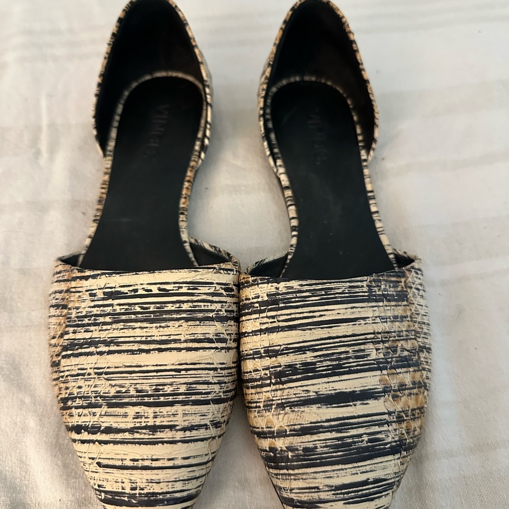 Vince Women's Black and Cream Patterned Flats